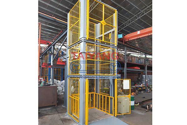 Transportador alternativo/recíproco vertical